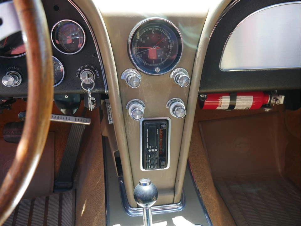 1965 Chevrolet Corvette C2 - Image 14 of 31