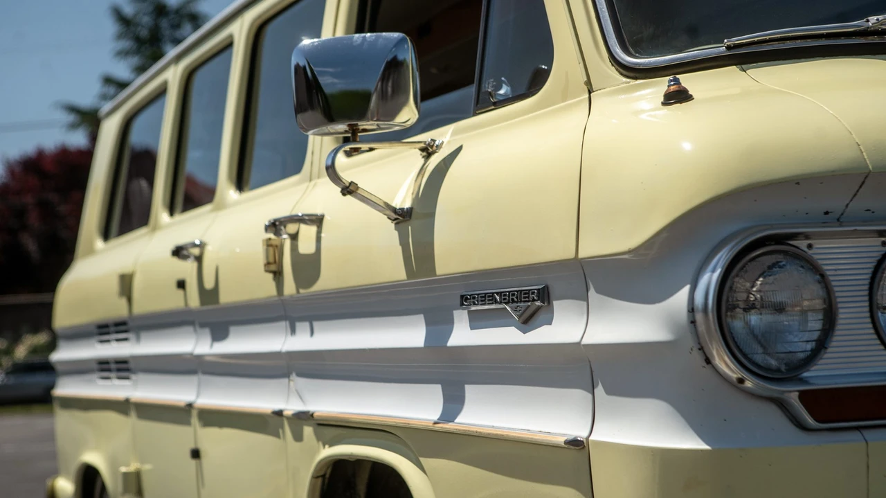 1965 Chevrolet Corvair Greenbrier & Corvan - Image 15 of 31