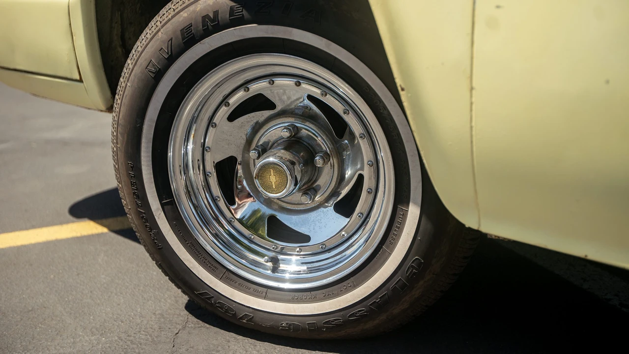 1965 Chevrolet Corvair Greenbrier & Corvan - Image 19 of 31