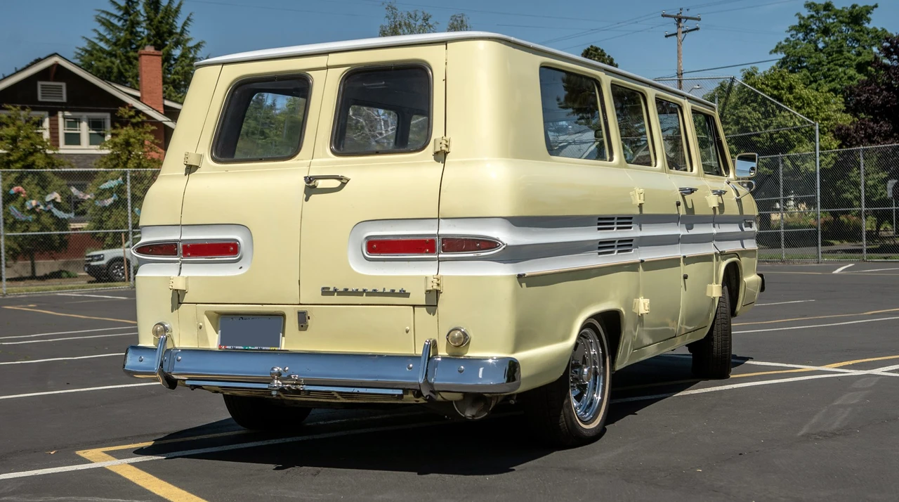 1965 Chevrolet Corvair Greenbrier & Corvan - Image 7 of 31