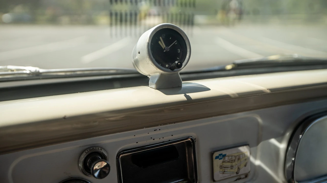 1965 Chevrolet Corvair Greenbrier & Corvan - Image 29 of 31