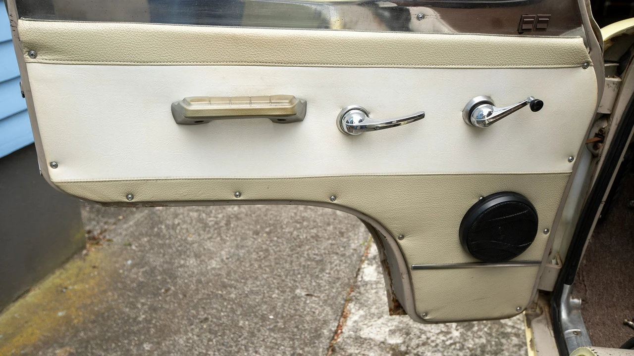 1965 Chevrolet Corvair Greenbrier & Corvan - Image 21 of 31
