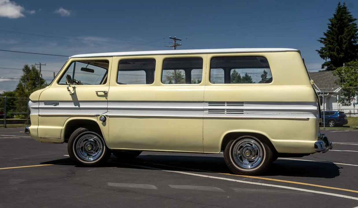 1965 Chevrolet Corvair Greenbrier & Corvan - Image 10 of 31