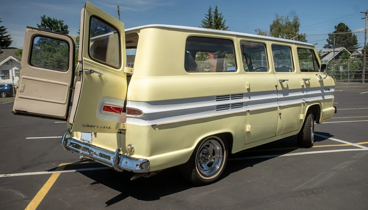 1965 Chevrolet Corvair Greenbrier & Corvan - Image 5 of 31