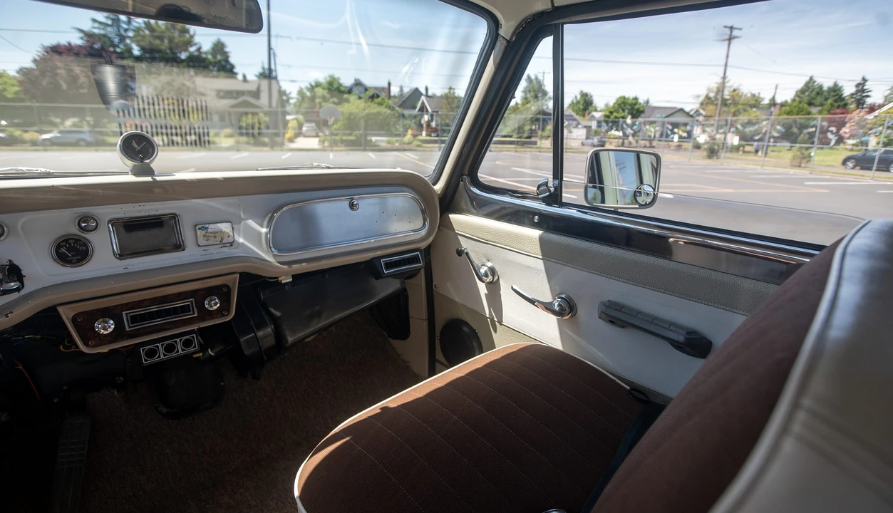 1965 Chevrolet Corvair Greenbrier & Corvan - Image 30 of 31