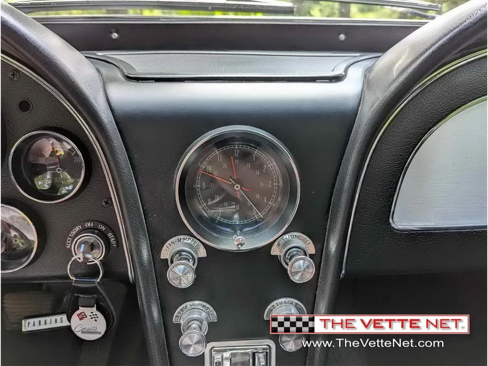 1965 Chevrolet Corvette C2 - Image 25 of 31