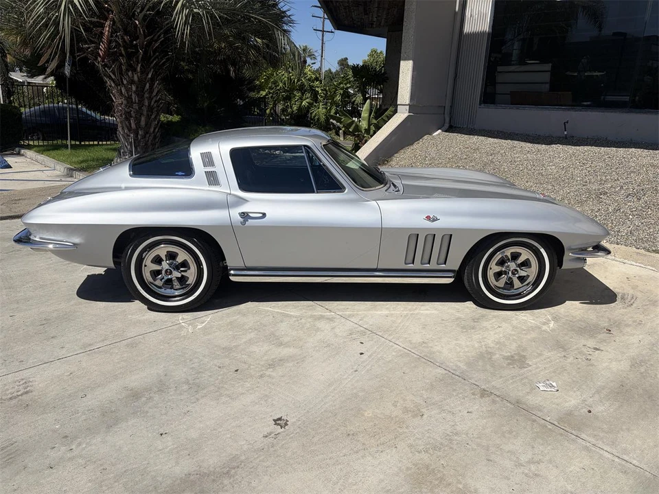 1965 Chevrolet Corvette C2 - Image 6 of 31