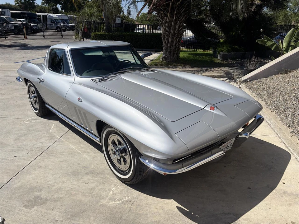 1965 Chevrolet Corvette C2 - Image 9 of 31
