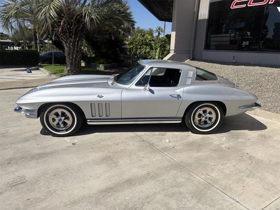 1965 Chevrolet Corvette C2 - Image 16 of 31
