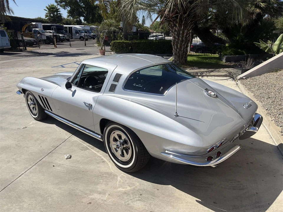 1965 Chevrolet Corvette C2 - Image 17 of 31