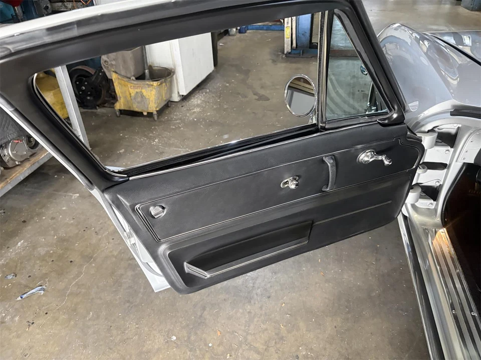 1965 Chevrolet Corvette C2 - Image 26 of 31