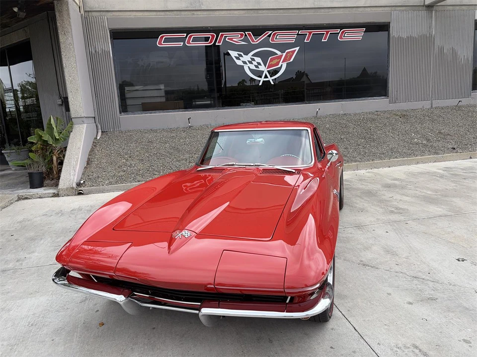 1965 Chevrolet Corvette C2 - Image 2 of 31