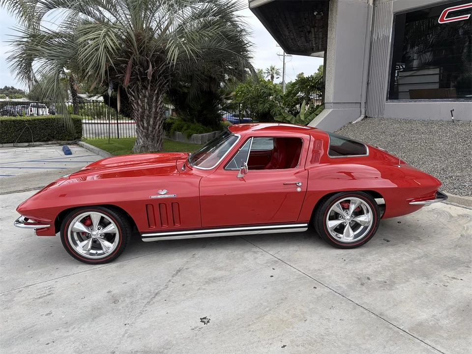 1965 Chevrolet Corvette C2 - Image 3 of 31