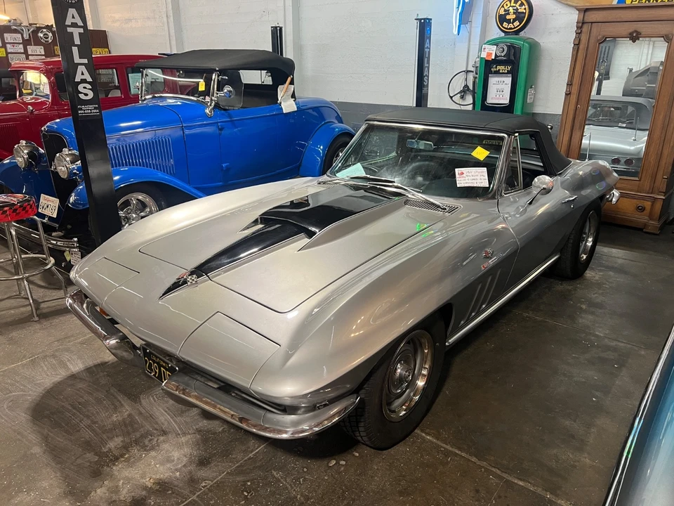 1965 Chevrolet Corvette C2 - Image 21 of 21