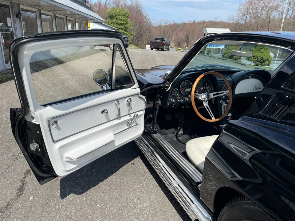 1965 Chevrolet Corvette C2 - Image 11 of 31