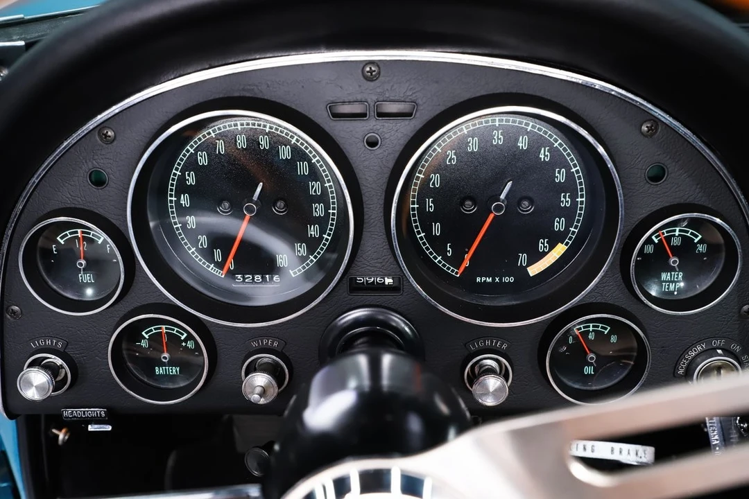 1965 Chevrolet Corvette C2 - Image 17 of 31