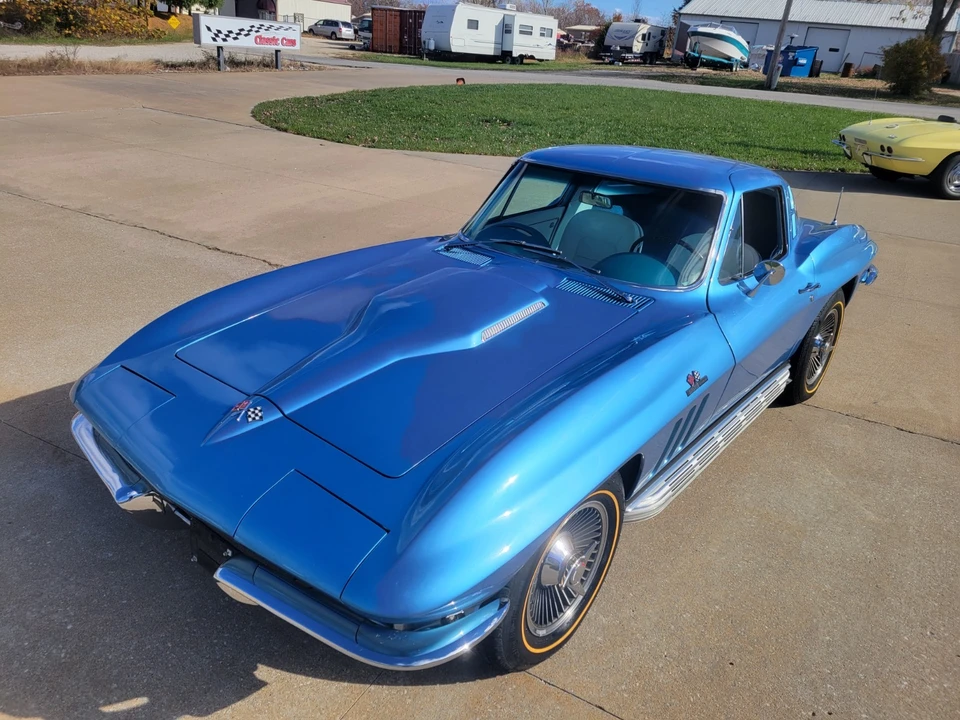 1965 Chevrolet Corvette C2 - Image 2 of 31