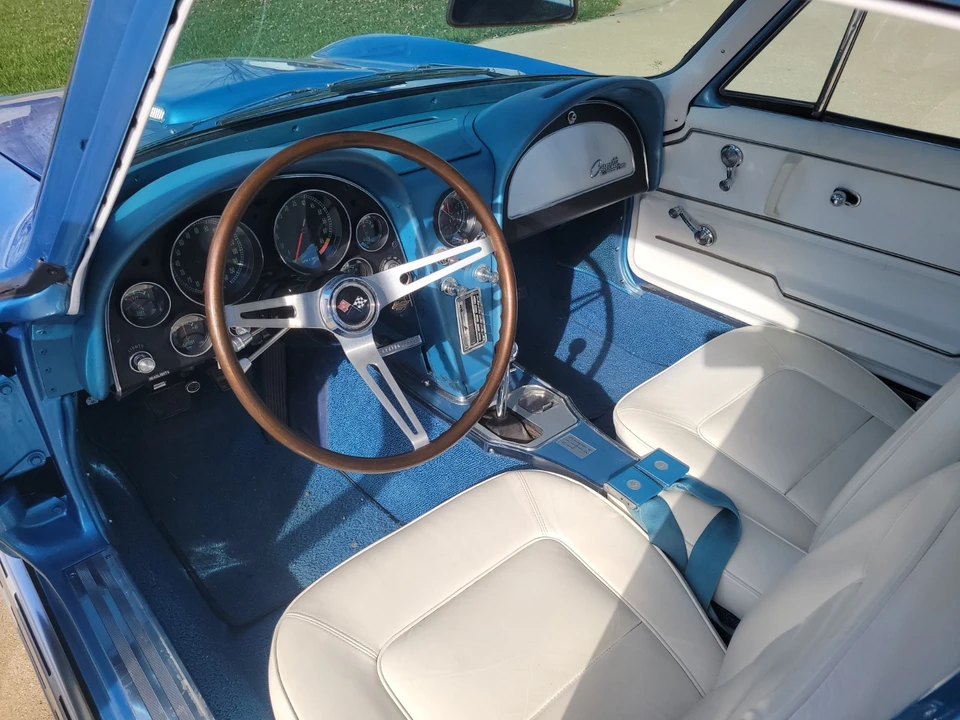 1965 Chevrolet Corvette C2 - Image 22 of 31
