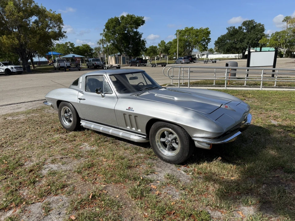 1965 Chevrolet Corvette C2 - Image 13 of 16