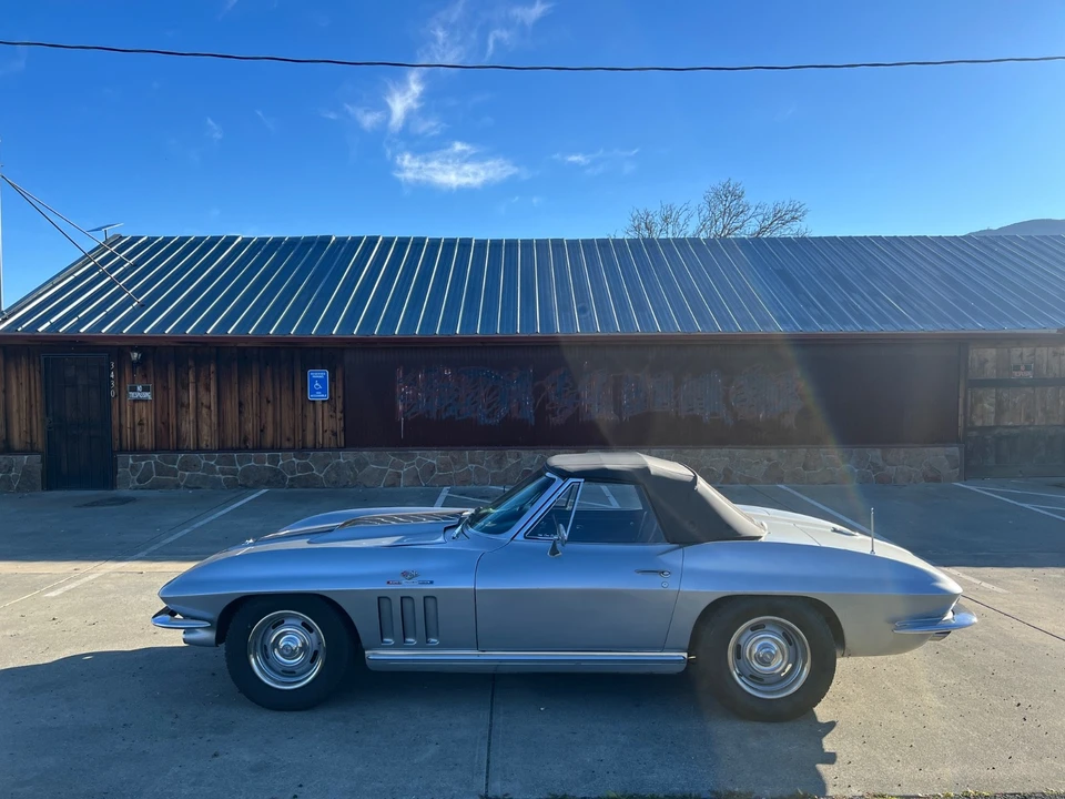 1965 Chevrolet Corvette C2 - Image 9 of 21