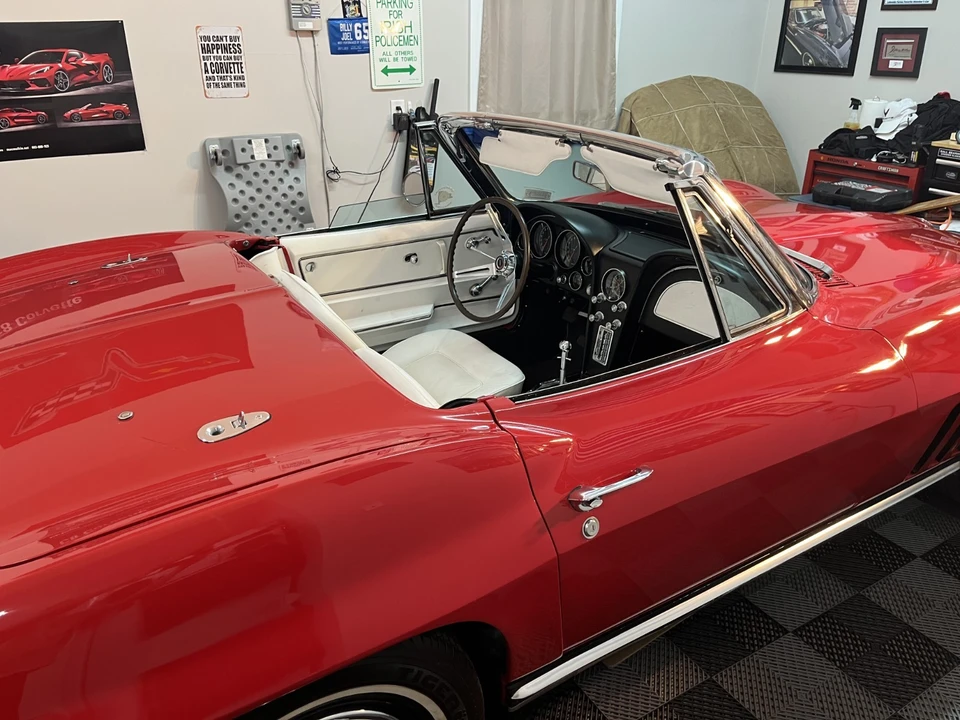 1965 Chevrolet Corvette C2 - Image 22 of 31