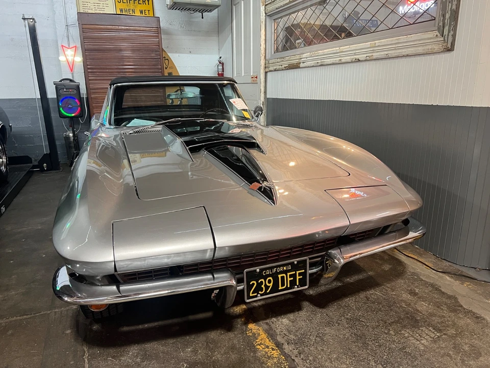 1965 Chevrolet Corvette C2 - Image 10 of 21