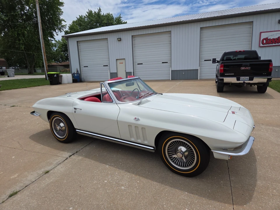 1965 Chevrolet Corvette C2 - Image 23 of 31