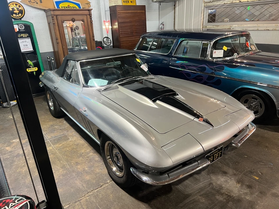 1965 Chevrolet Corvette C2 - Image 20 of 21