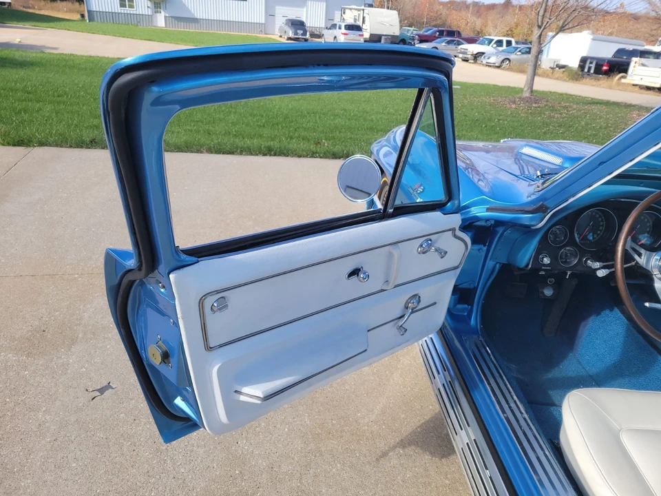 1965 Chevrolet Corvette C2 - Image 20 of 31