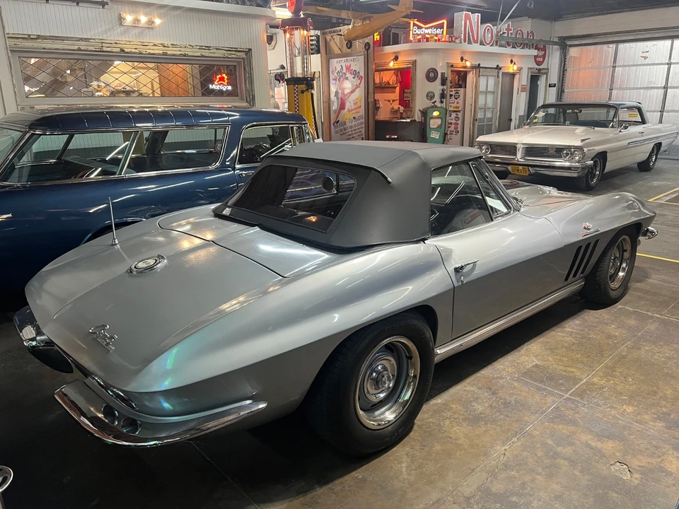 1965 Chevrolet Corvette C2 - Image 19 of 21