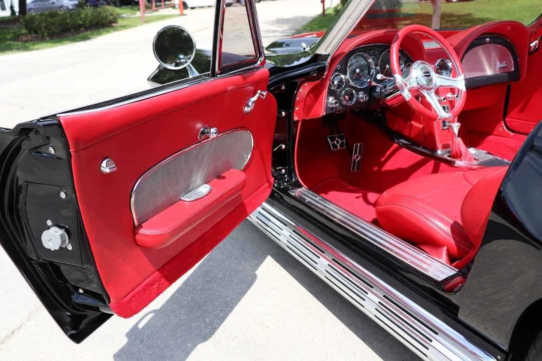 1965 Chevrolet Corvette C2 - Image 9 of 31