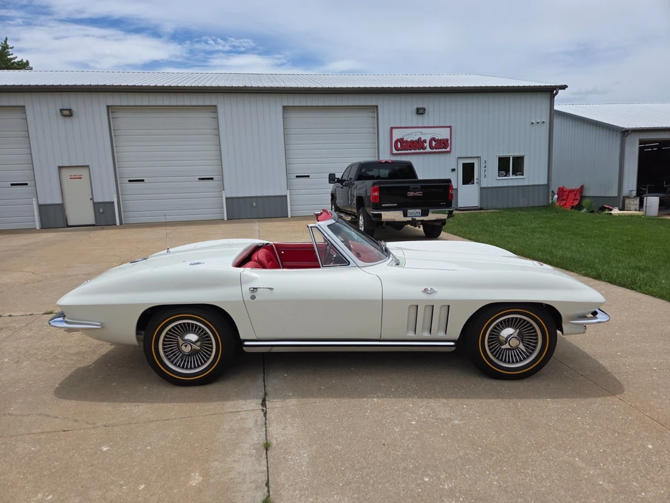 1965 Chevrolet Corvette C2 - Image 24 of 31