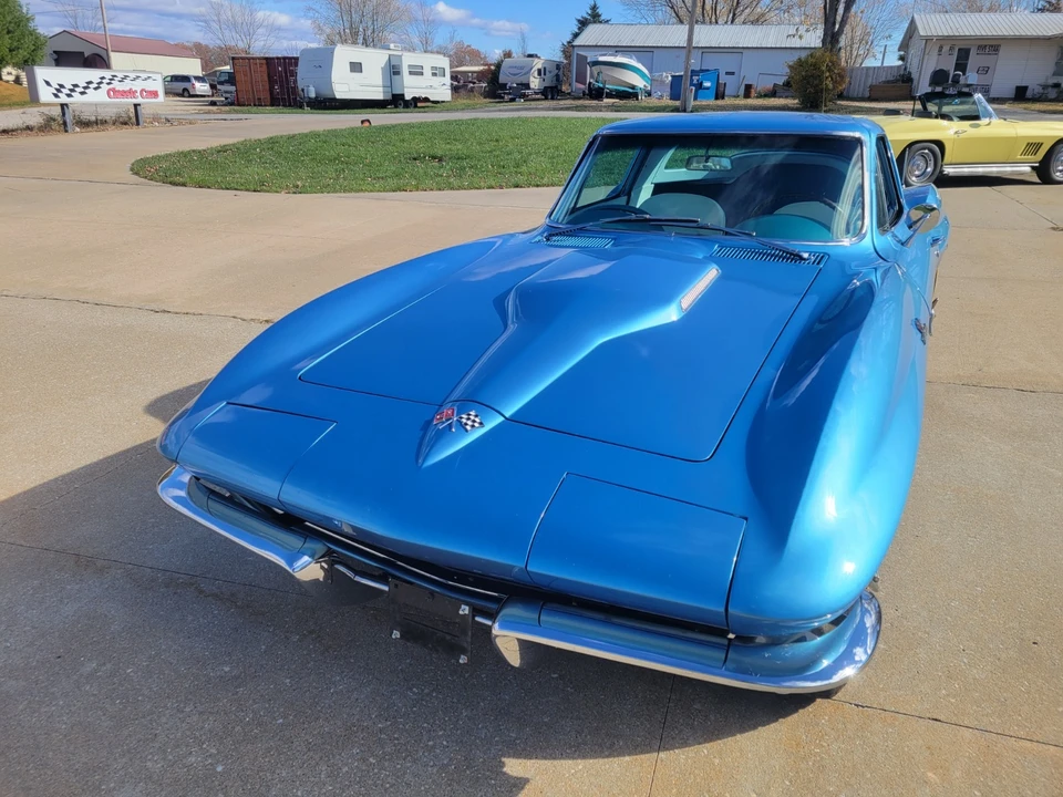1965 Chevrolet Corvette C2 - Image 3 of 31