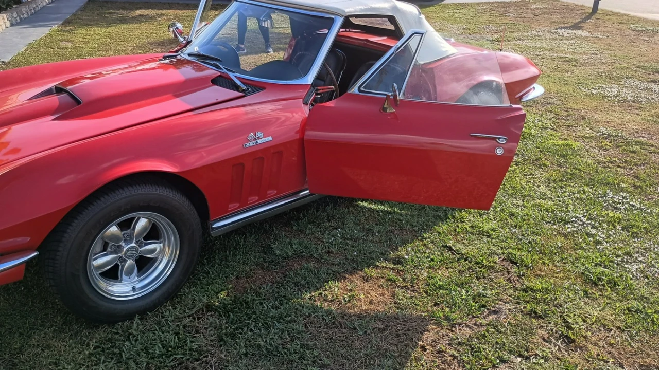 1965 Chevrolet Corvette C2 - Image 4 of 21