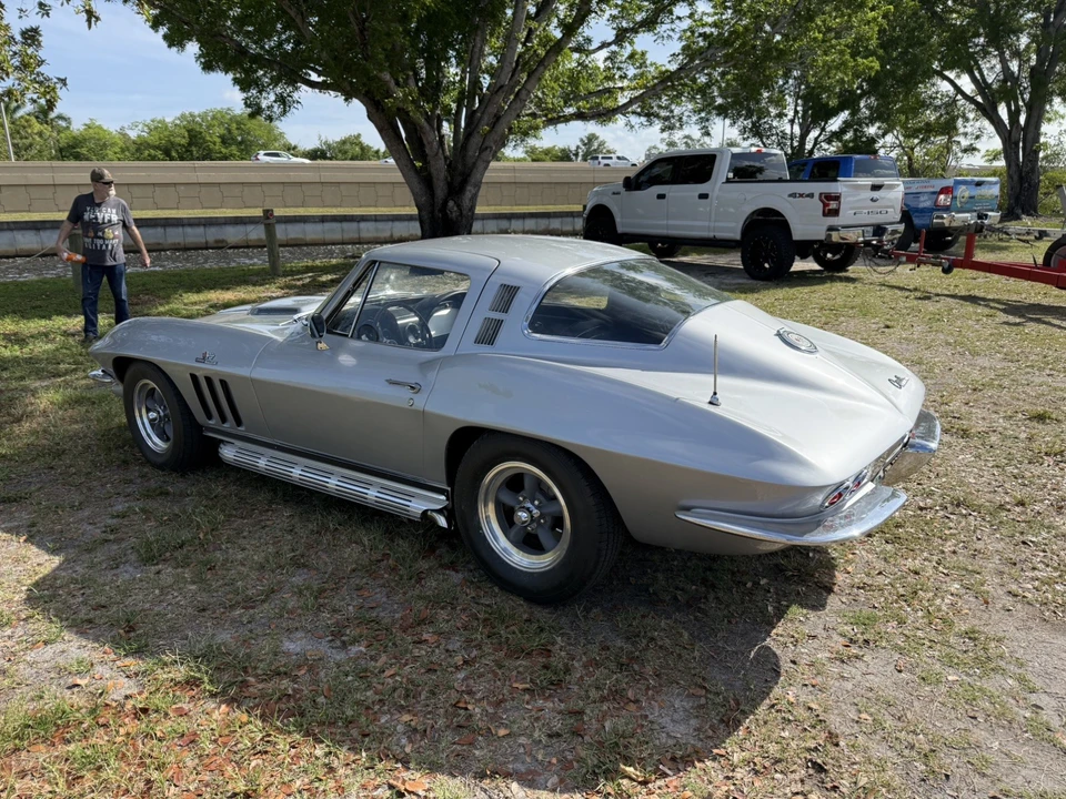 1965 Chevrolet Corvette C2 - Image 9 of 16