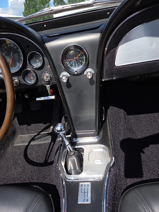 1965 Chevrolet Corvette C2 - Image 23 of 31