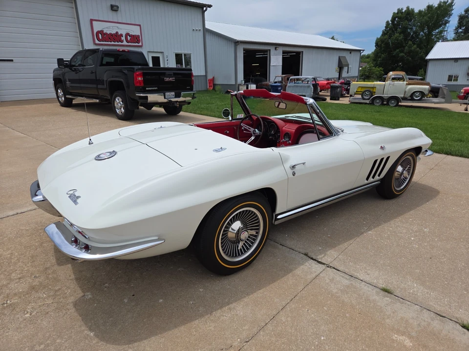 1965 Chevrolet Corvette C2 - Image 25 of 31