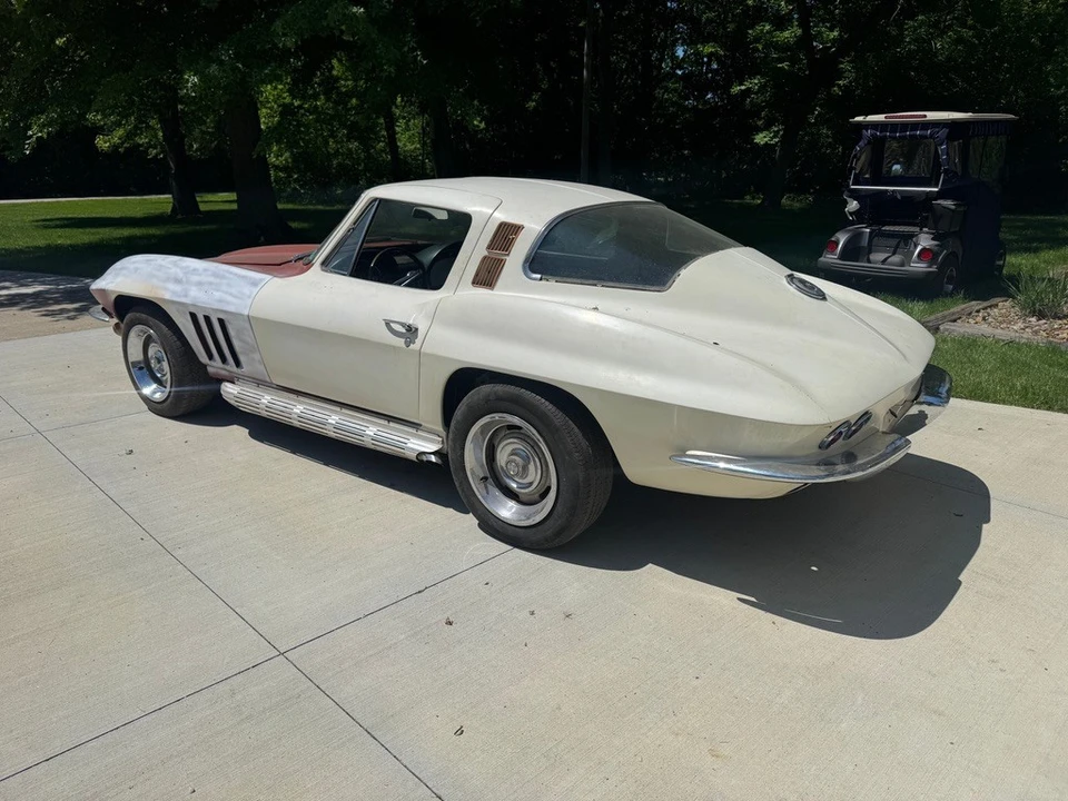 1965 Chevrolet Corvette C2 - Image 2 of 31