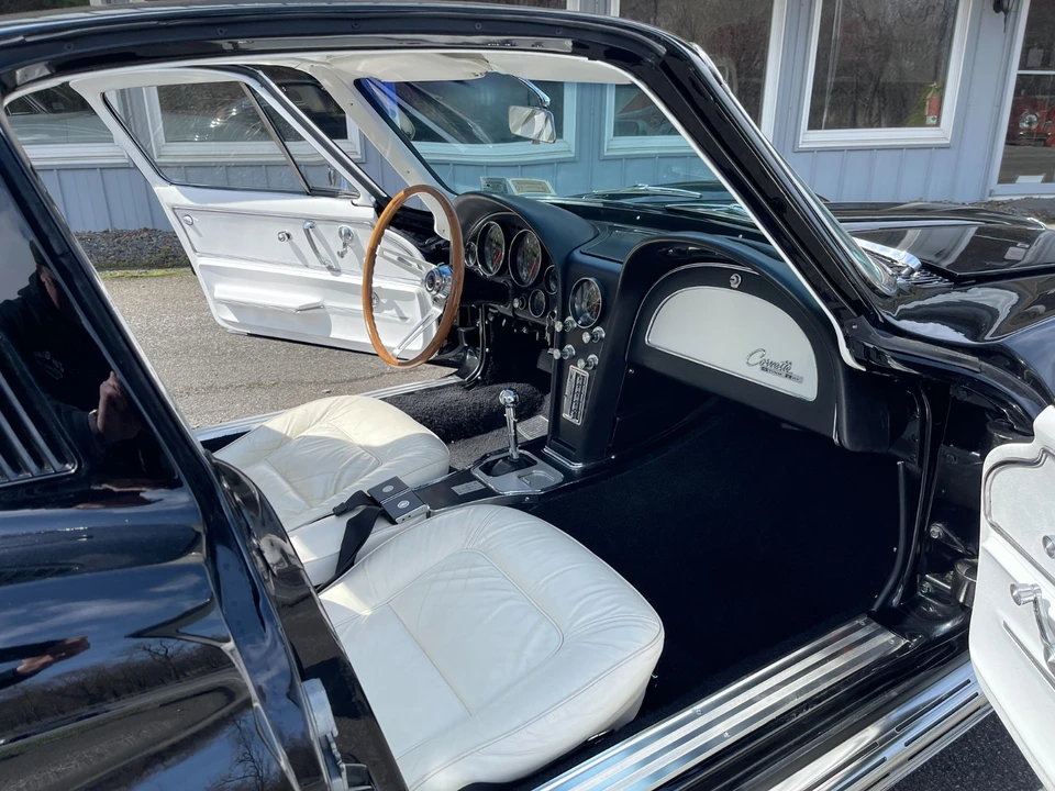 1965 Chevrolet Corvette C2 - Image 15 of 31