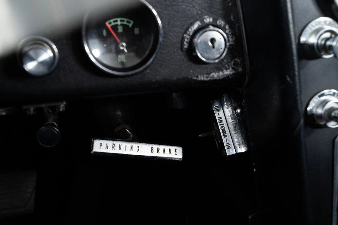 1965 Chevrolet Corvette C2 - Image 28 of 31