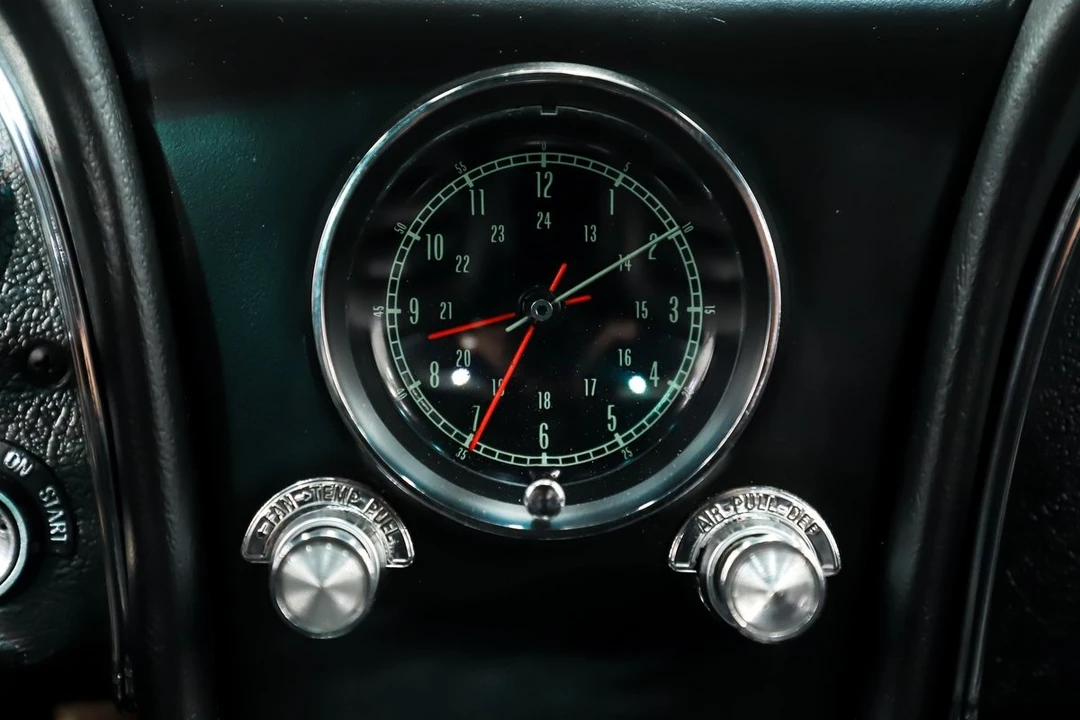 1965 Chevrolet Corvette C2 - Image 26 of 31
