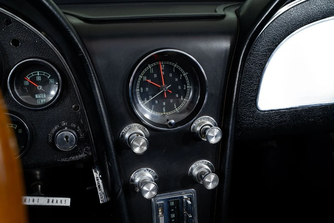 1965 Chevrolet Corvette C2 - Image 30 of 31