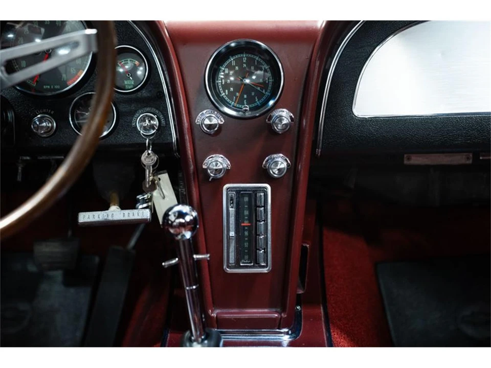 1965 Chevrolet Corvette C2 - Image 15 of 31