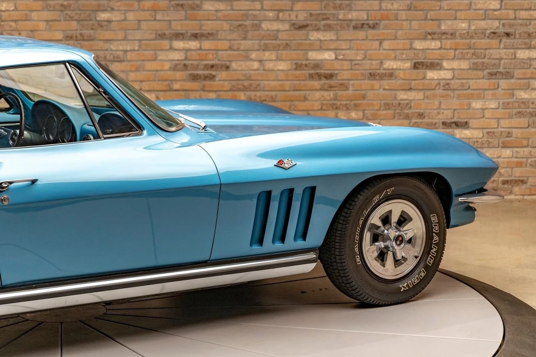 1965 Chevrolet Corvette C2 - Image 10 of 24