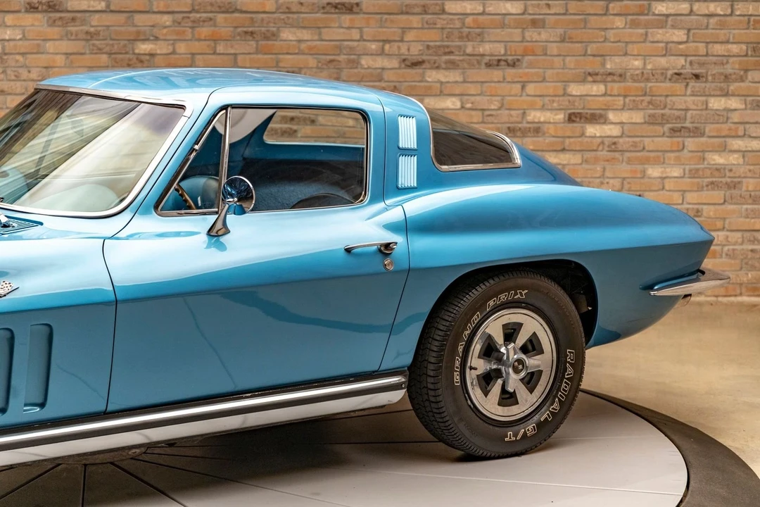 1965 Chevrolet Corvette C2 - Image 8 of 24