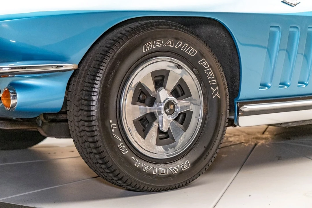 1965 Chevrolet Corvette C2 - Image 13 of 24