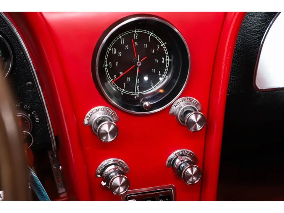 1965 Chevrolet Corvette C2 - Image 25 of 31