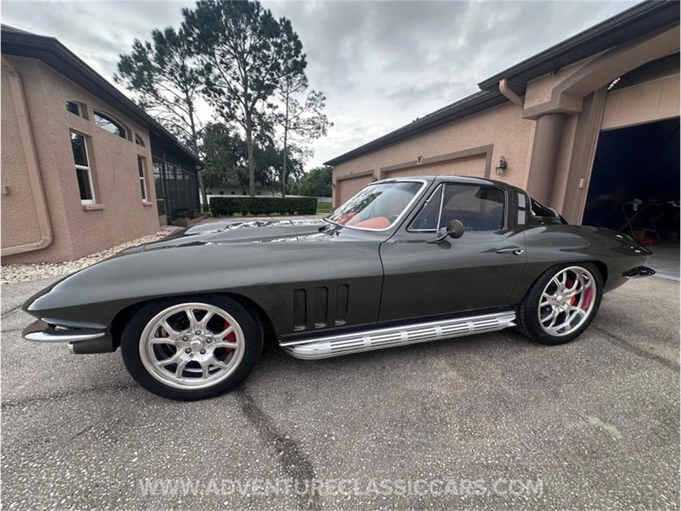 1965 Chevrolet Corvette C2 - Image 2 of 31