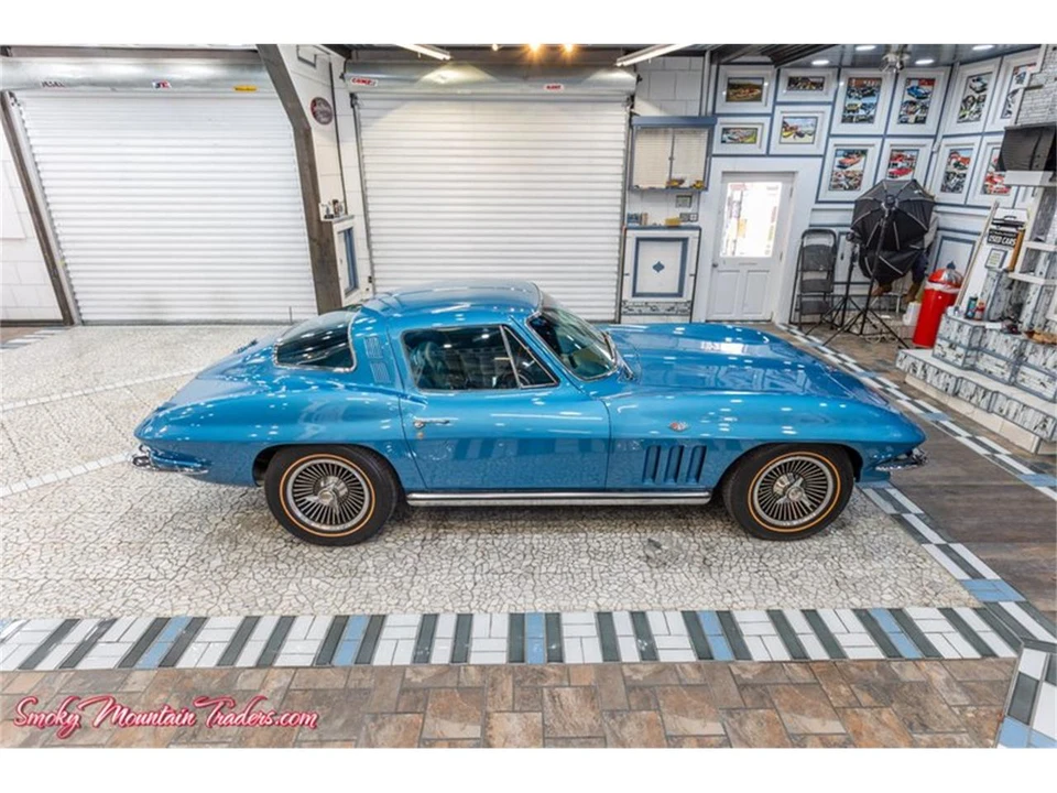 1965 Chevrolet Corvette C2 - Image 22 of 31