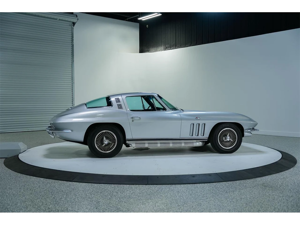 1965 Chevrolet Corvette C2 - Image 6 of 31